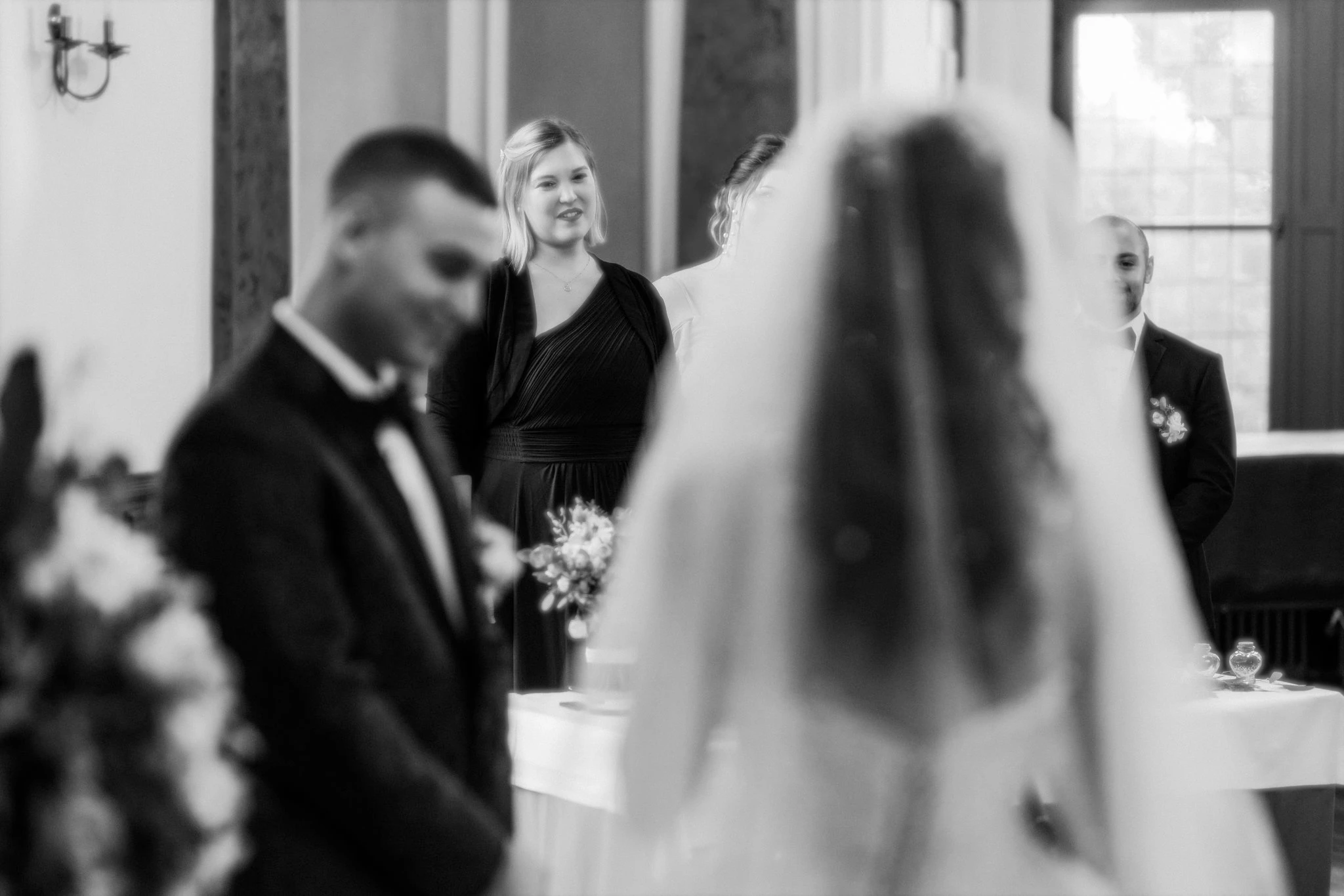 Felicia Brembeck singt bei einer Hochzeitszeremonie